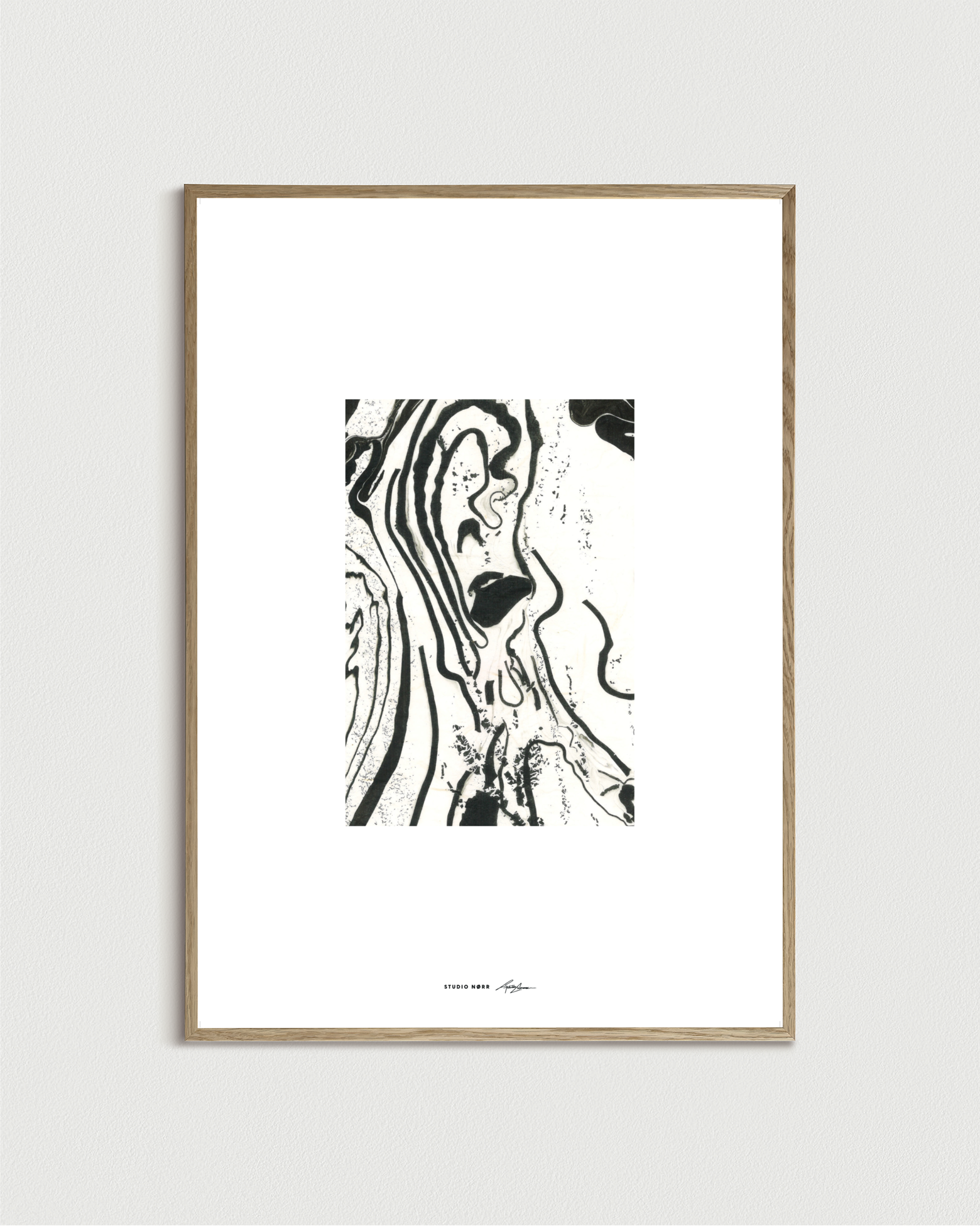 Abstrakt sort-hvid plakat i suminagashi-teknik fra Studio Nørr hos Nommet