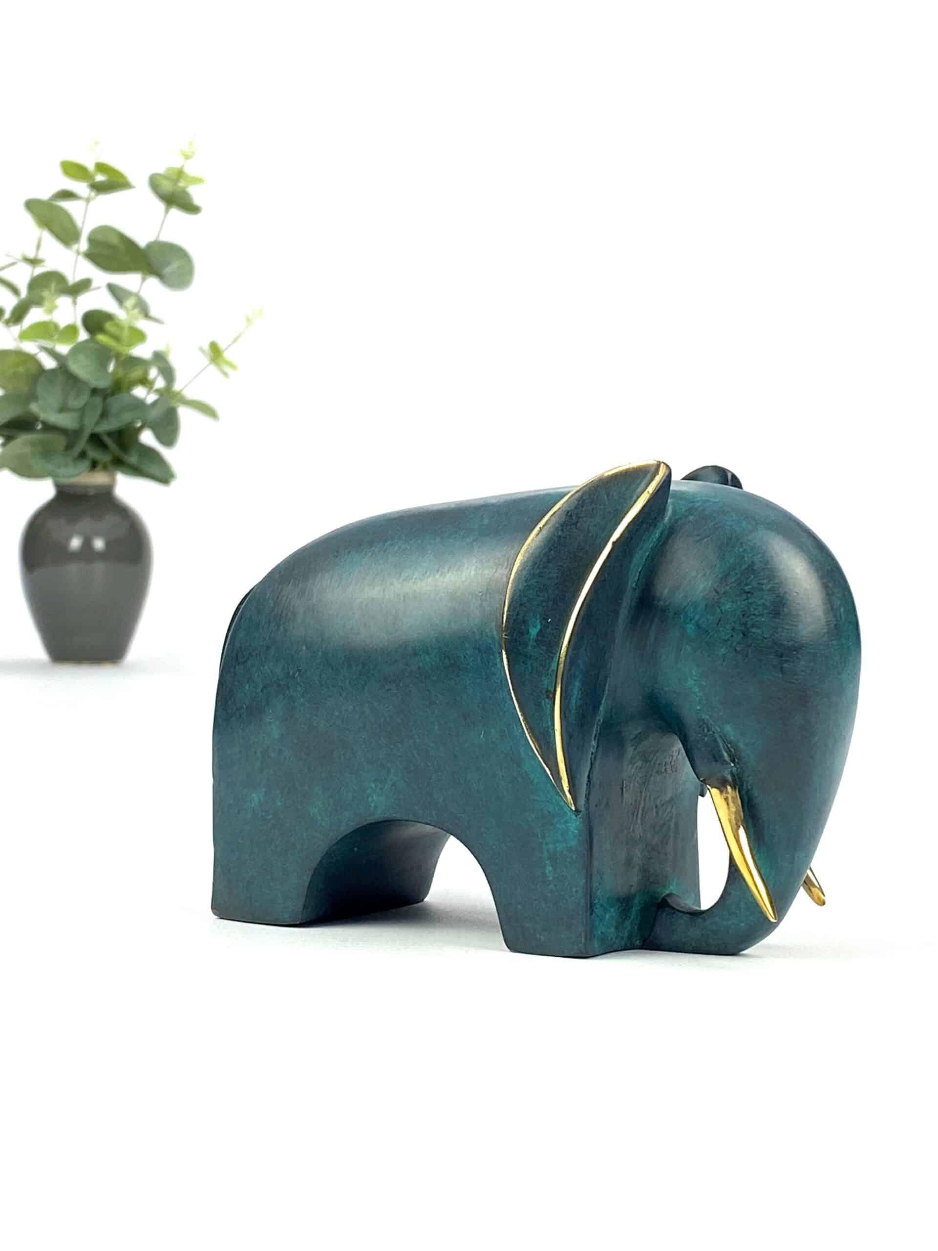 Grønpatineret elefant i bronze af Palle Mernild